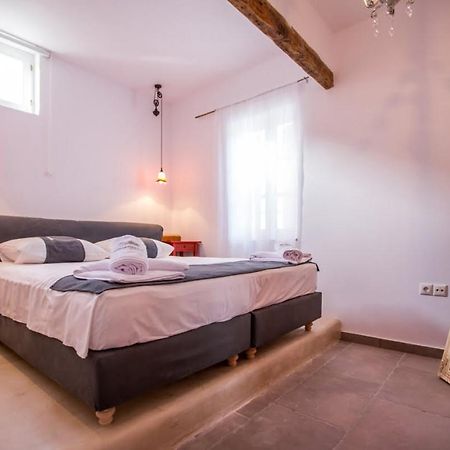 Chic & Modern Apartments With Swim Access Chalki Town エクステリア 写真
